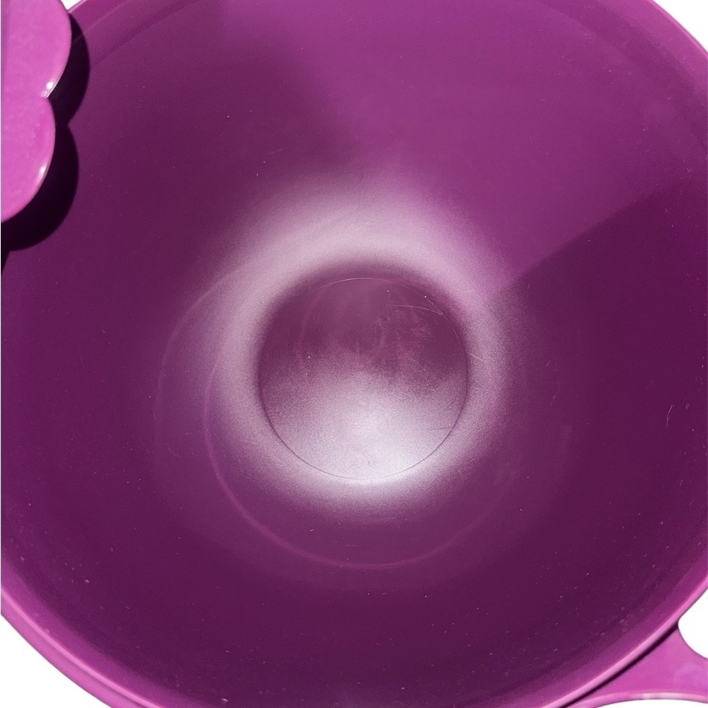 NEW!!  Tupperware Thatsa Mega Bowl Mixing Bowl 42 Cups 10L (Purple w/purple lid) - Picture 5 of 5